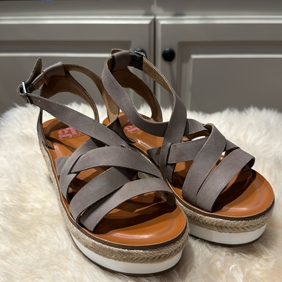 Girls' Joriee Espadrille Platform Wedge Sandals (Youth) - Picture 2 of 6